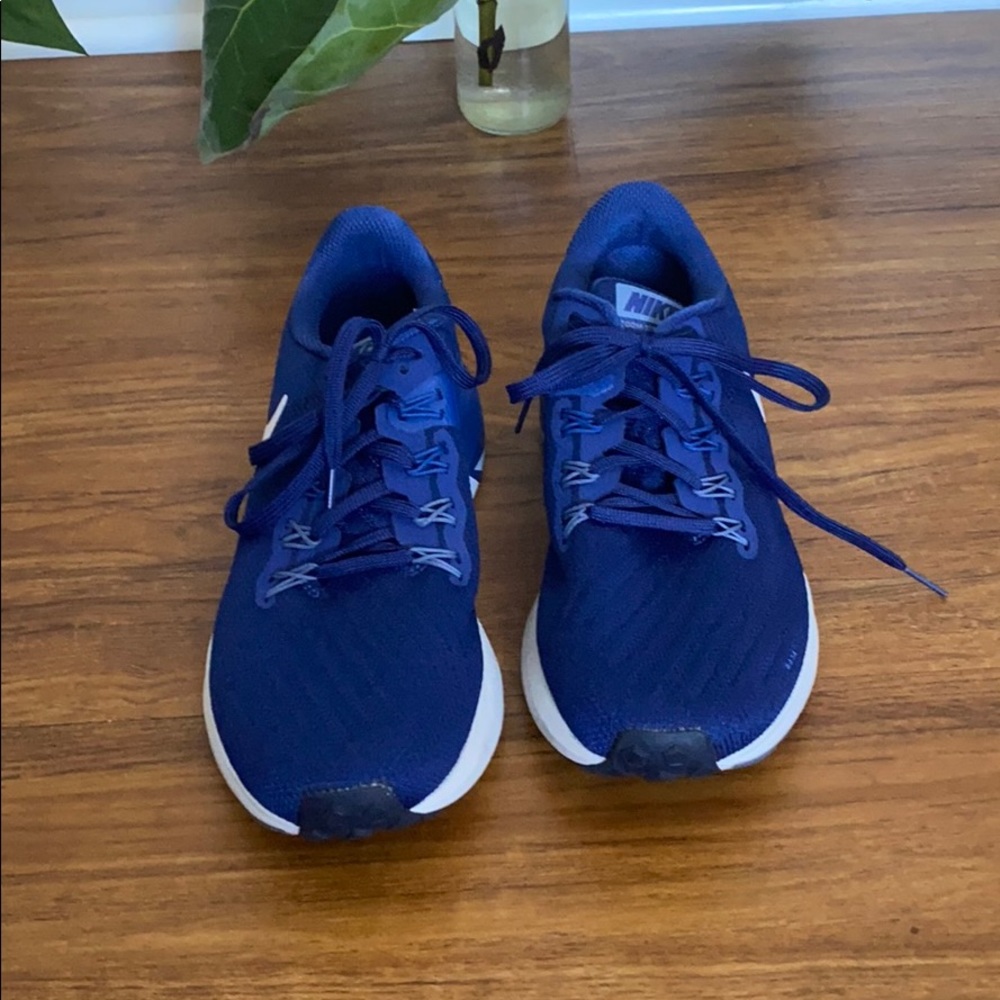 Men’s NIke Zoom structure 22